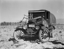 Texan refugees car, Coachella Valley, California, 1937. Creator: Dorothea Lange