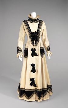 Tea gown, American, 1875. Creator: Unknown