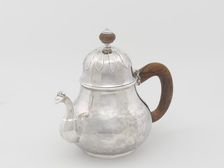 Teapot, 1715/25. Creator: Jacob Marius Groen