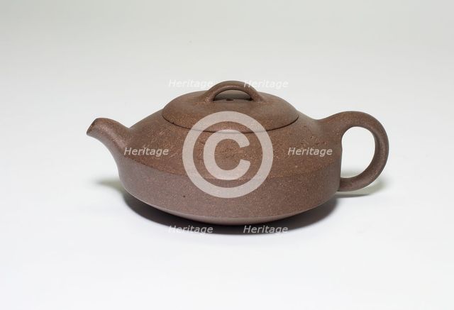 Teapot, Qing dynasty (1644-1911), 18th century. Creator: Unknown.