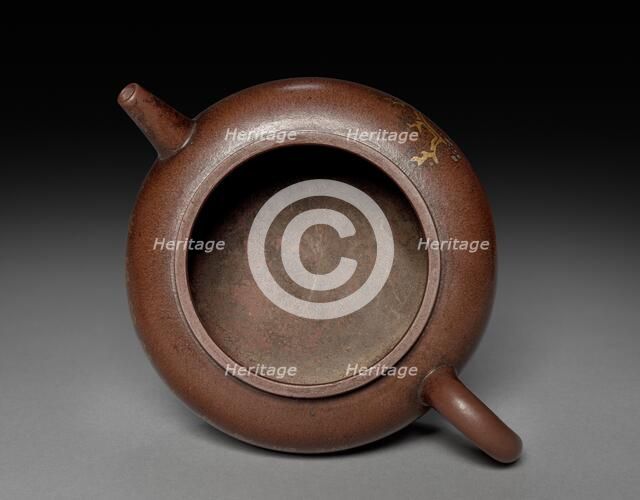 Teapot with Gold Leaf Landscape and Imperial Poem, 1762-95. Creator: Unknown.