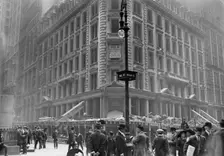 Tearing down Morgan bldg., 1913. Creator: Bain News Service
