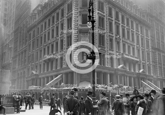 Tearing down Morgan bldg., 1913. Creator: Bain News Service.