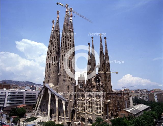 Temple of the Sagrada Familia in Barcelona, ??detail of the works of the vault of the central nav…