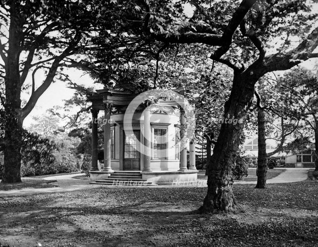 Temple of the Sun, Kew Gardens, Richmond, London,  before 1916. Artist: Alfred Newton & Sons