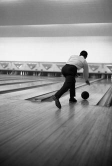 Ten pin bowling, Sheffield, South Yorkshire, 1964. Creator: Michael Walters