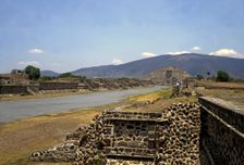 Teotihuacan, Avenue of Death walkway that extends from south to north at whose sides are place…