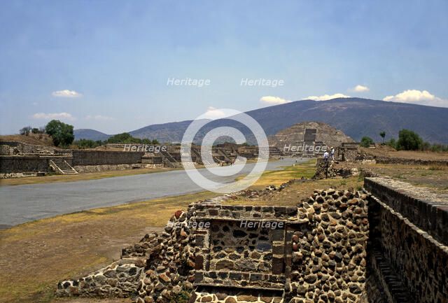 Teotihuacan, 'Avenue of Death', walkway that extends from south to north at whose sides are place…
