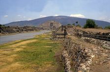 Teotihuacan, Avenue of Death walkway that extends from south to north at whose sides are place…
