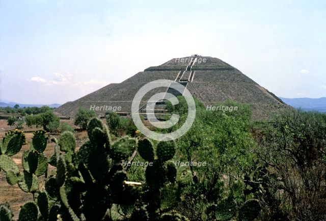 Teotihuacan, 'Pyramid of the Sun', temple located to one side of the central square of the ancien…