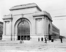 Terminal station, New Orleans, La., between 1910 and 1920. Creator: Unknown