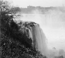 Terrapin Point, Goat Island, Horseshoe Falls, Niagara Falls, N.Y., between 1900 and 1915. Creator: Unknown