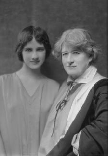 Terry, Ellen, Miss, and Anna Duncan, portrait photograph, 1915. Creator: Arnold Genthe