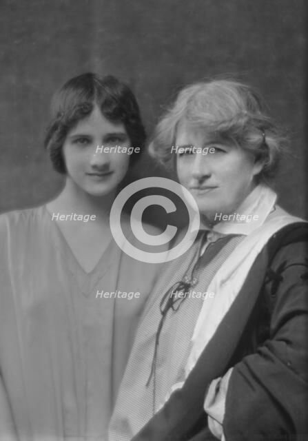Terry, Ellen, Miss, and Anna Duncan, portrait photograph, 1915. Creator: Arnold Genthe.