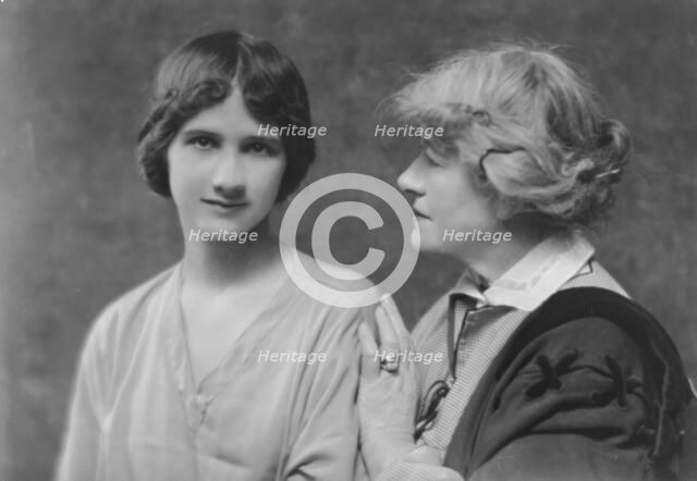 Terry, Ellen, Miss, and Anna Duncan, portrait photograph, 1915. Creator: Arnold Genthe.