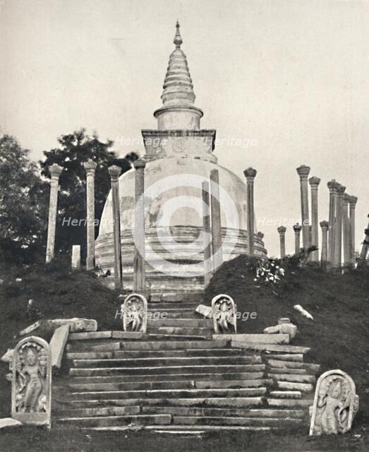 'Thuparama Dagoba zu Anuradhapura', 1926. Artist: Unknown.