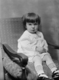 Thaw, Evelyn Nesbit, Mrs., boy of, portrait photograph, 1913. Creator: Arnold Genthe
