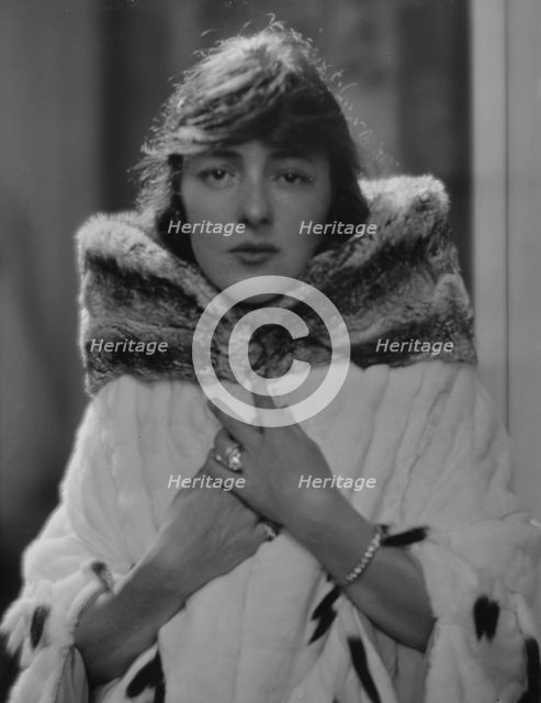 Thaw, Evelyn Nesbit, Mrs., portrait photograph, between 1913 and 1942. Creator: Arnold Genthe.