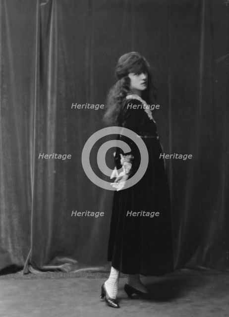 Thaw, Evelyn Nesbit, Mrs., portrait photograph, between 1913 and 1942. Creator: Arnold Genthe.