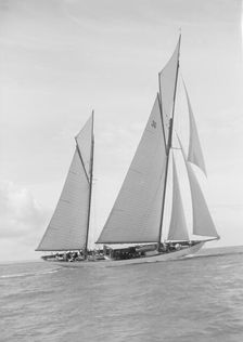 The 147 ton ketch Thendara sailing upwind. 1939. Creator: Kirk & Sons of Cowes