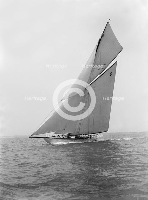 The 15 Metre cutter 'Ma'oona' sailing close-hauled, 1914. Creator: Kirk & Sons of Cowes.