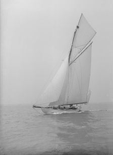 The 15 Metre cutter Ma'oona sailing close-hauled, 1914. Creator: Kirk & Sons of Cowes