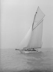 The 15 Metre cutter Ma'oona sailing close-hauled, 1914. Creator: Kirk & Sons of Cowes