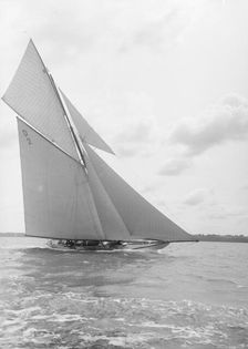 The 15 Metre cutter Ostara sailing close-hauled, 1912. Creator: Kirk & Sons of Cowes
