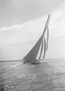 The 15 Metre cutter Paula II 1911. Creator: Kirk & Sons of Cowes