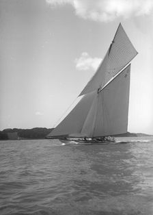 The 15 Metre cutter Paula II close-hauled, 1911. Creator: Kirk & Sons of Cowes