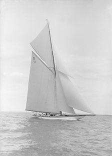 The 15-metre class Maudrey sailing close-hauled, 1913. Creator: Kirk & Sons of Cowes