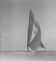 The 15 Metre Hispania running downwind, 1911. Creator: Kirk & Sons of Cowes