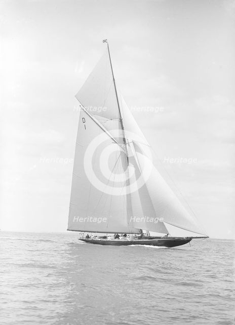 The 15 Metre 'Pamela' sailing close-hauled, 1913. Creator: Kirk & Sons of Cowes.