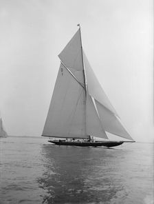 The 15 Metre sailing yacht Pamela sailing close-hauled, 1913. Creator: Kirk & Sons of Cowes