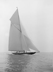 The 15 Metre sailing yacht Pamela sailing close-hauled, 1913. Creator: Kirk & Sons of Cowes