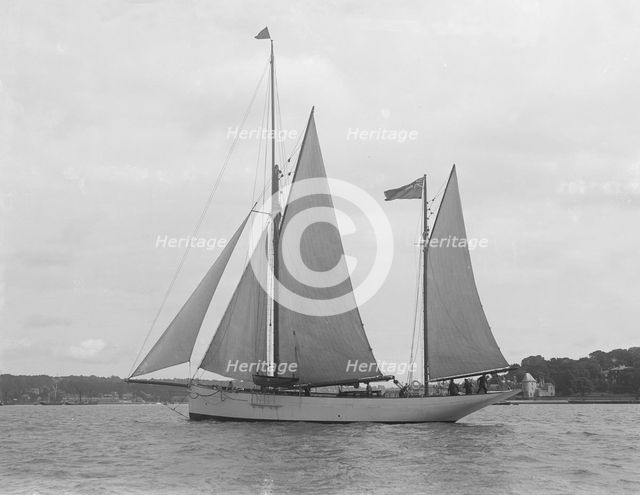 The 167 ton ketch 'Anemone' under sail, 1922. Creator: Kirk & Sons of Cowes.