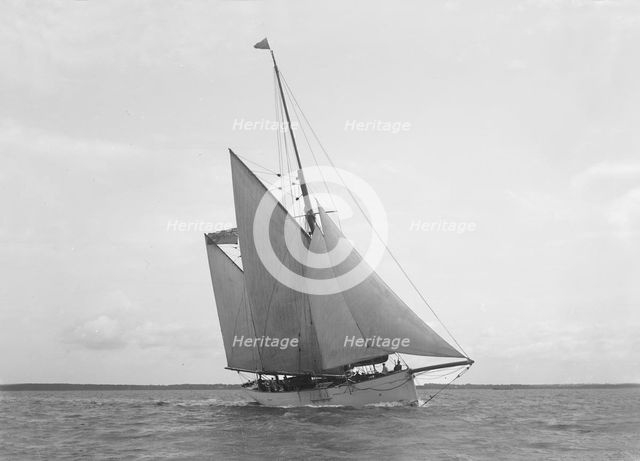 The 167 ton ketch 'Anemone' under sail, 1922. Creator: Kirk & Sons of Cowes.