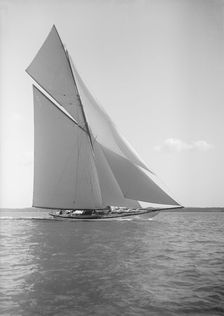 The 19-metre class Mariquita sailing close-hauled, 1910. Creator: Kirk & Sons of Cowes
