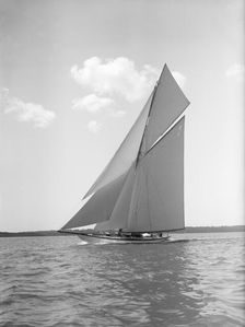 The 19-metre class Mariquita sailing close-hauled, 1910. Creator: Kirk & Sons of Cowes