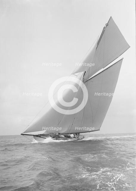 The 19-metre class 'Mariquita' sailing close-hauled, 1912. Creator: Kirk & Sons of Cowes.