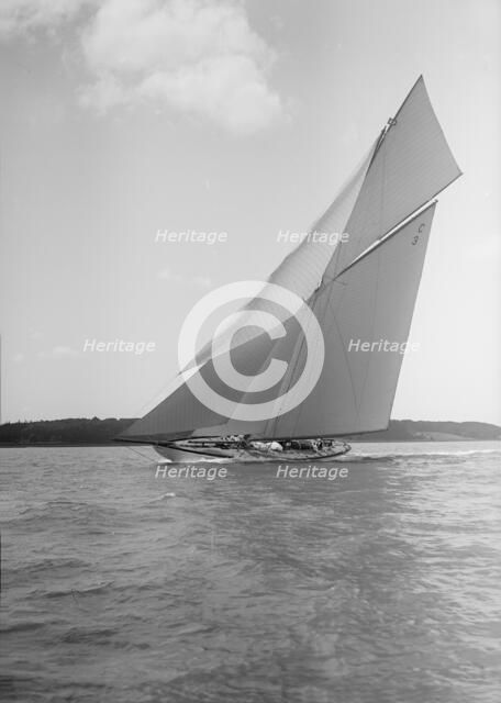The 19-metre class 'Corona' close-hauled, 1911. Creator: Kirk & Sons of Cowes.