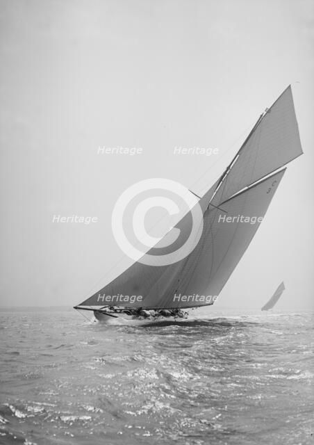 The 19-metre class 'Corona' close-hauled, 1911. Creator: Kirk & Sons of Cowes.