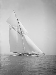 The 19-metre class Corona close-hauled, 1911. Creator: Kirk & Sons of Cowes