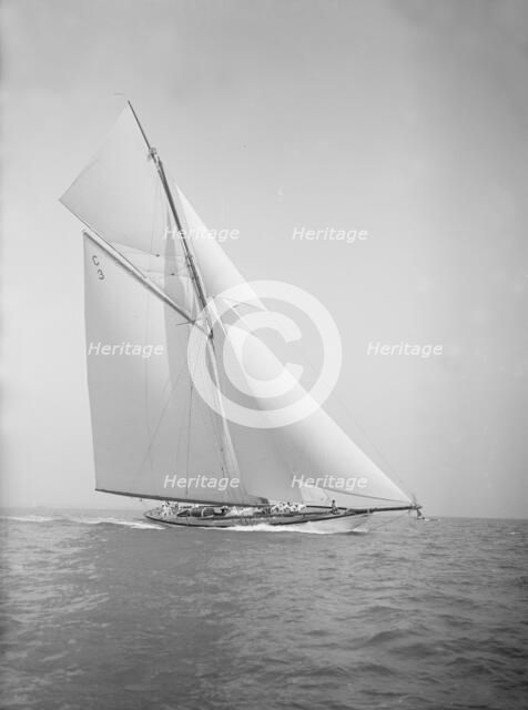 The 19-metre class 'Corona' close-hauled, 1911. Creator: Kirk & Sons of Cowes.