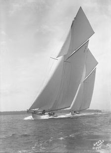 The 19-metre Corona & Octavia racing close-hauled, 1911. Creator: Kirk & Sons of Cowes