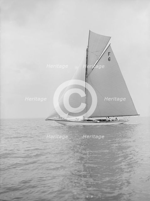The 10 Metre class 'Eleda' (F6) sailing close-hauled, 1913. Creator: Kirk & Sons of Cowes.