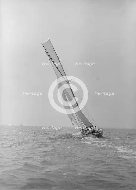 The 10 Metre class 'Eleda' (F6) sailing close-hauled, 1913. Creator: Kirk & Sons of Cowes.