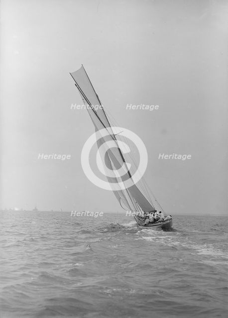 The 10 Metre class 'Eleda' (F6) sailing close-hauled, 1913. Creator: Kirk & Sons of Cowes.