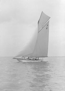 The 10 Metre class Eleda (F6) sailing close-hauled, 1913. Creator: Kirk & Sons of Cowes