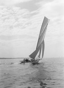 The 10 Metre class sailing yacht Irex 1911. Creator: Kirk & Sons of Cowes